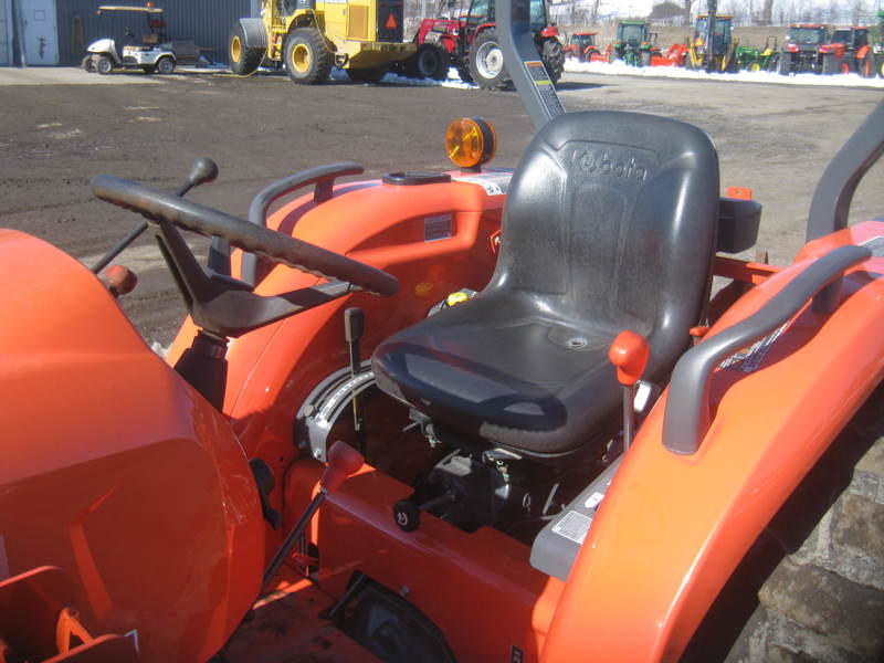 Tractors - Compact  Kubota L4701 Tractor  Photo